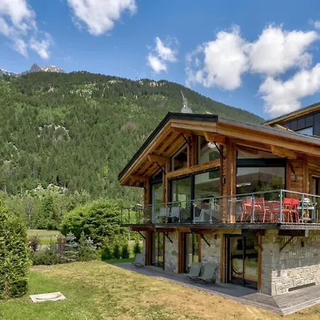 Chalet Red Fox